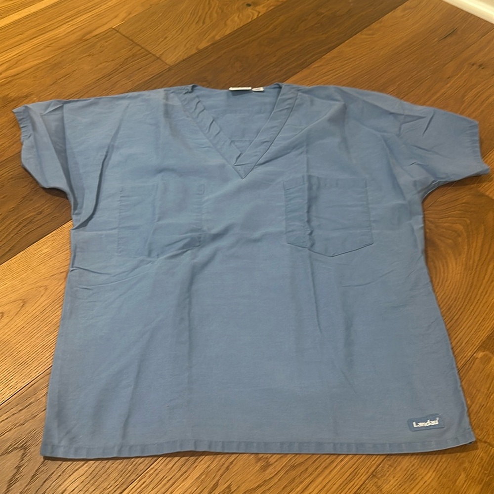 Landau. Med. Scrub Top. Medium. Good condition.